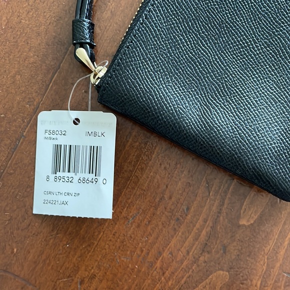 Coach Wristlet - New With Tags - Picture 4 of 7